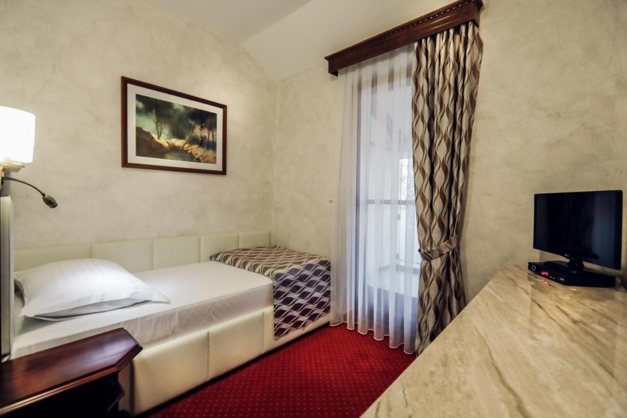 Hotel Dunav Ilok Exterior photo